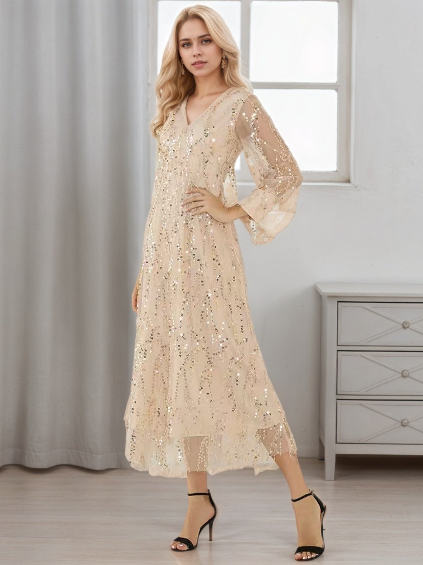 New Women's Best-selling Women's Clothing, Spring And Summer New Long-sleeved Sequined Fringed Women's Long Dress